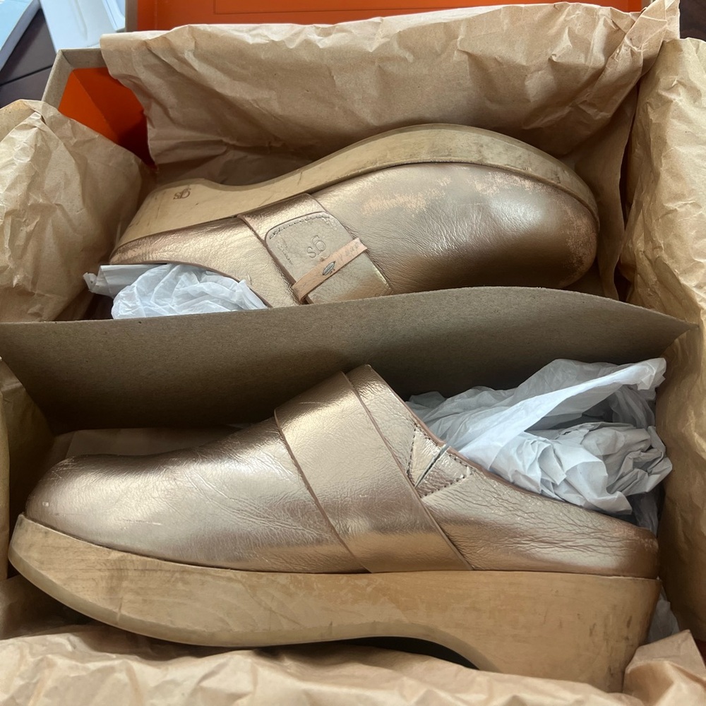 Gentle Souls Gold Henley Mules Comfort